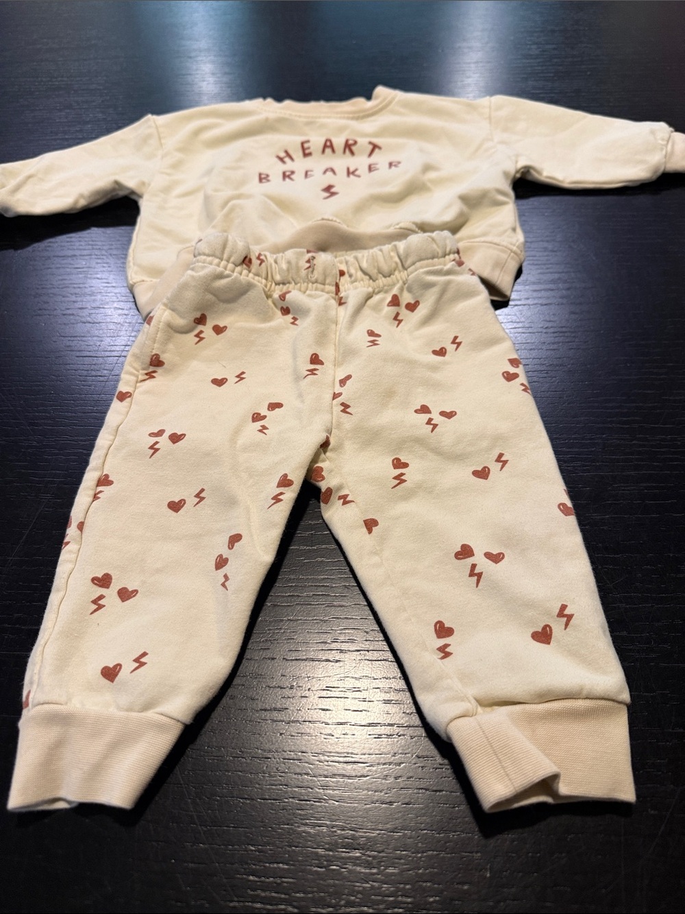 Quincy Mae Cream sweatsuit with Rust Heart Print